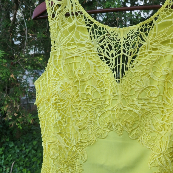 VENUS Yellow Sheath Dress for Cocktail Events - Picture 3 of 4